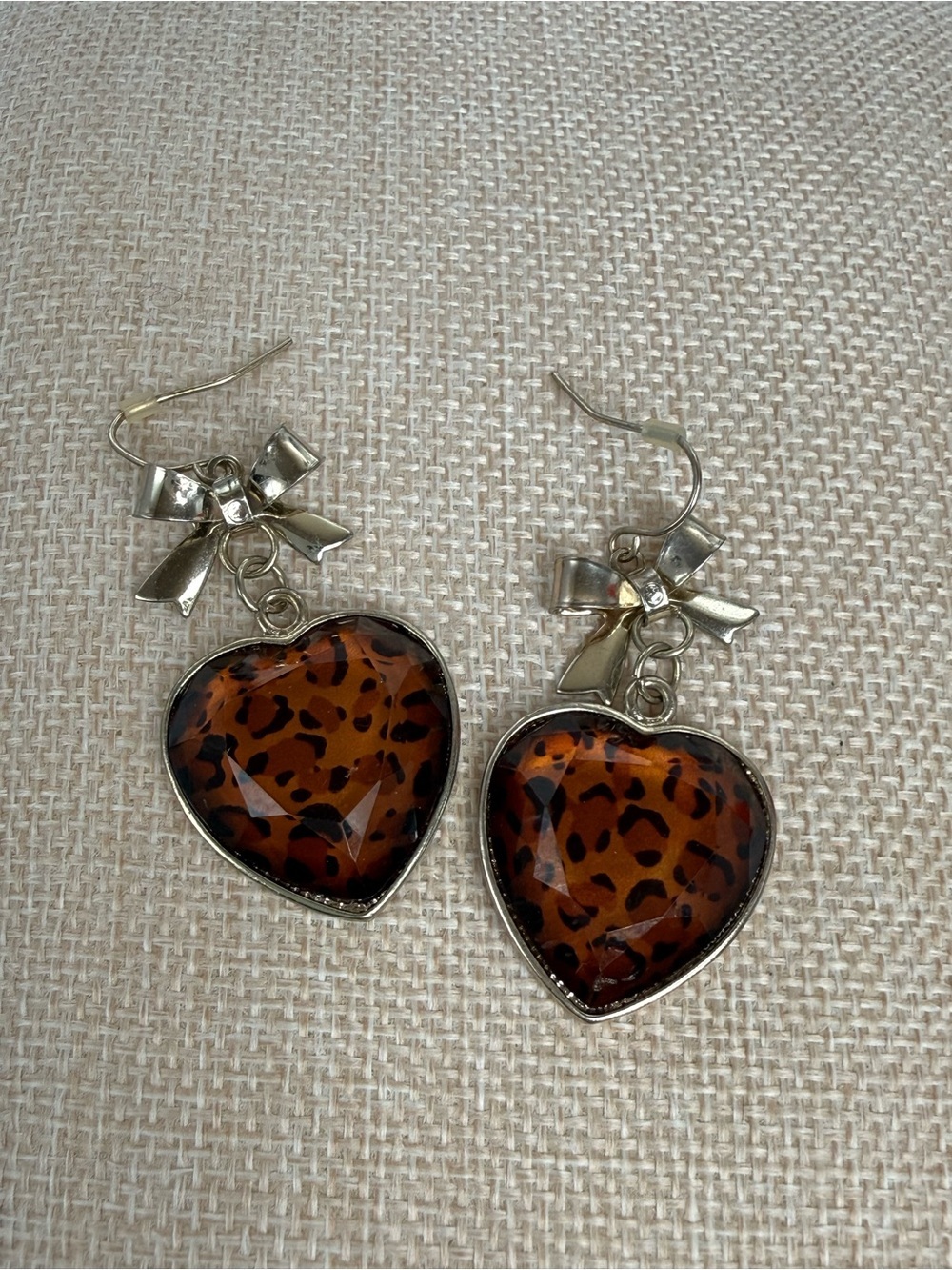 Betsey Johnson leopard gold tone heart charm bracelet /earrings pearl rhinestone - Picture 3 of 6